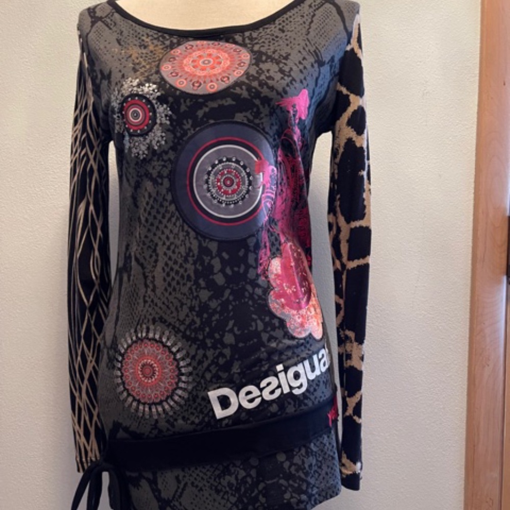 Desigual black and red contemporary top from Spain very small.